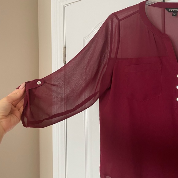 Semi sheer wine blouse with shell-like buttons - Picture 2 of 3